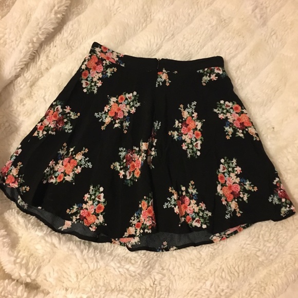 Forever 21 Black And Floral Skirt - Picture 3 of 6